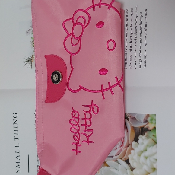 Hello Kitty Handbags - hello kitty cosmetic bag